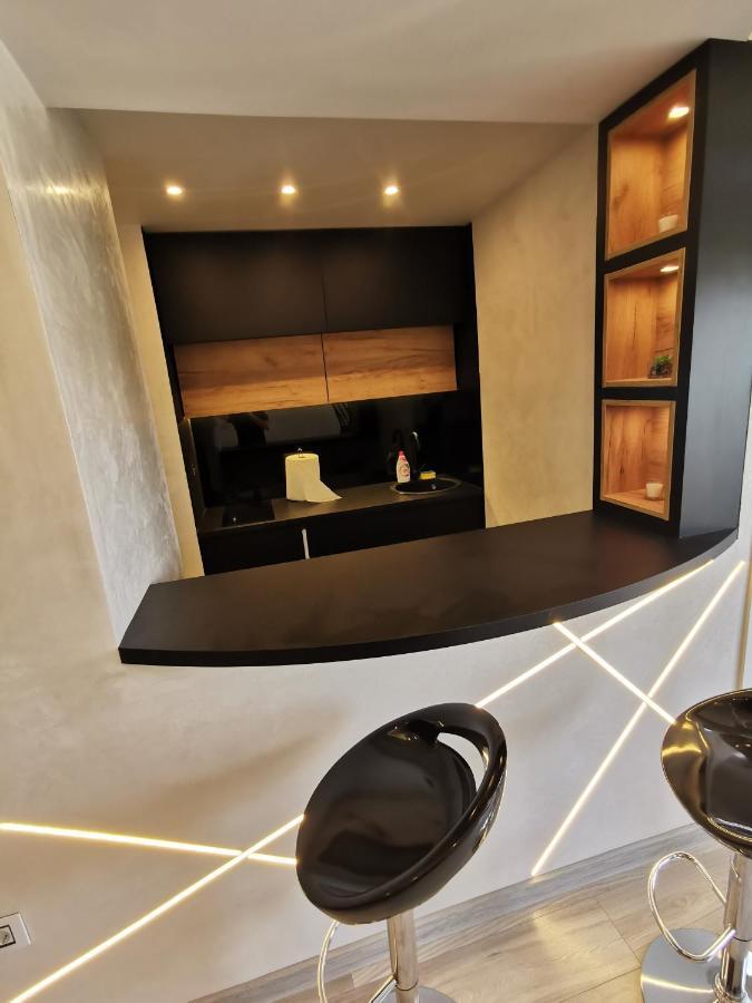 Brend New Luxurious Apartment In Downtown With Free Parking Novi Sad Luaran gambar